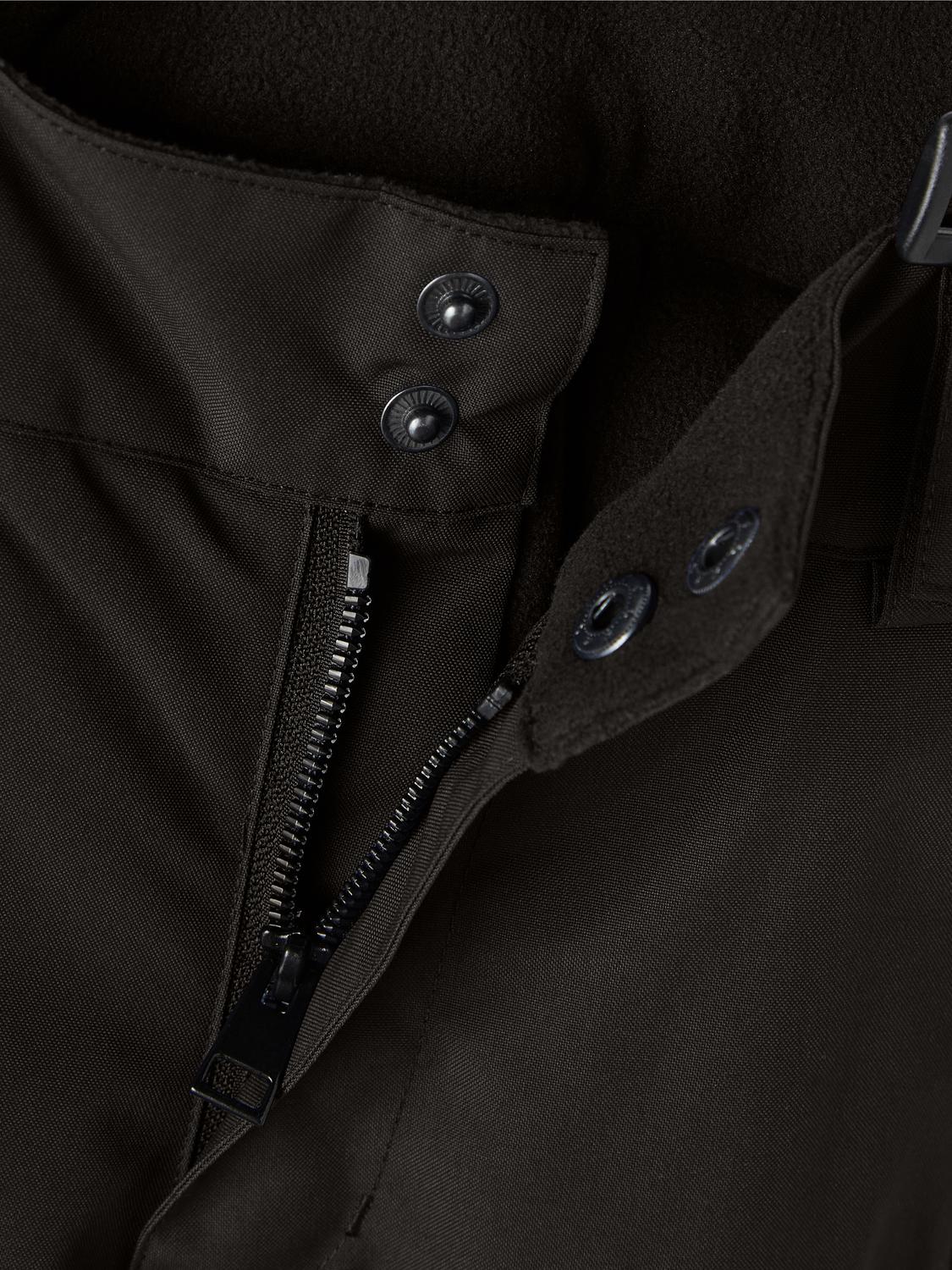 model_shot-front_full